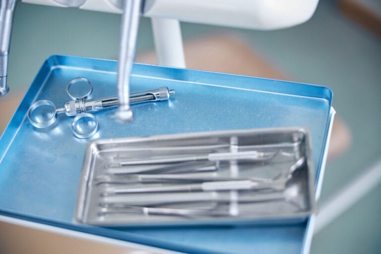 Come capire se il proprio impianto dentale durerà a lungo